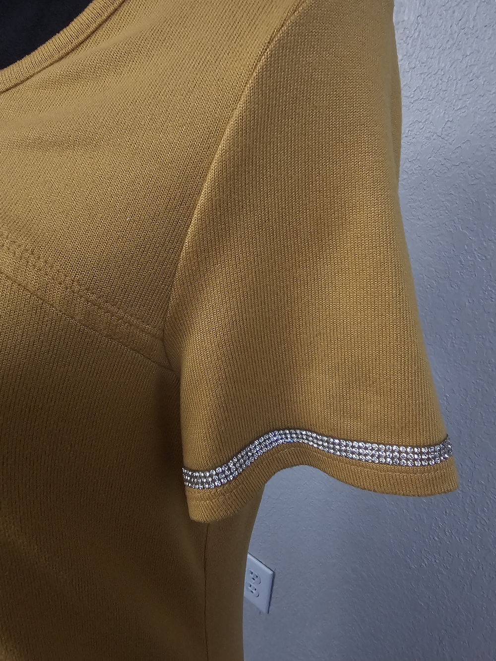 Mustard Short-Sleeve Cutout Women's Top M - Picture 4 of 10